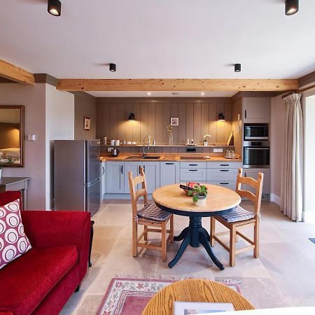 Luxury Lodge @ Ewen Barn - Private 5* Retreat 赛伦塞斯特 外观 照片