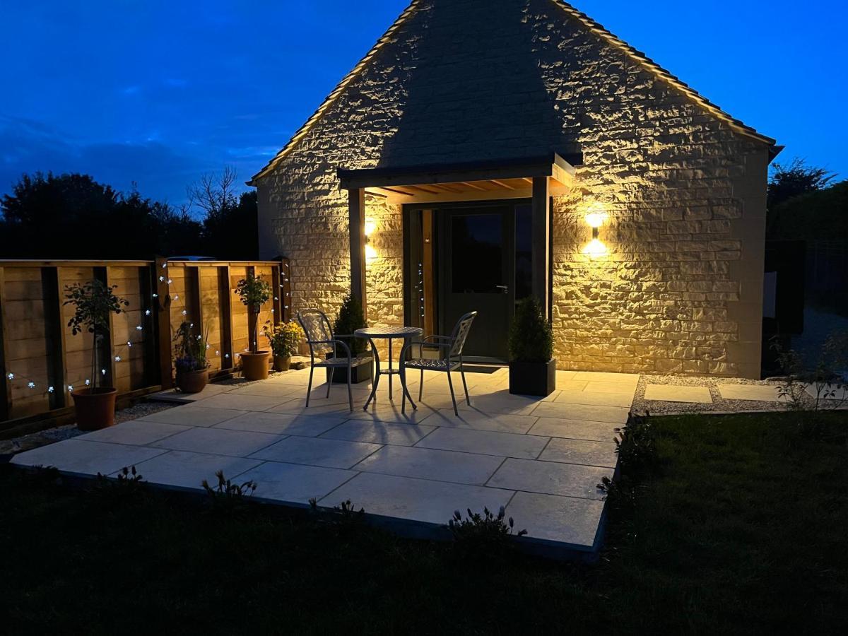 Luxury Lodge @ Ewen Barn - Private 5* Retreat 赛伦塞斯特 外观 照片
