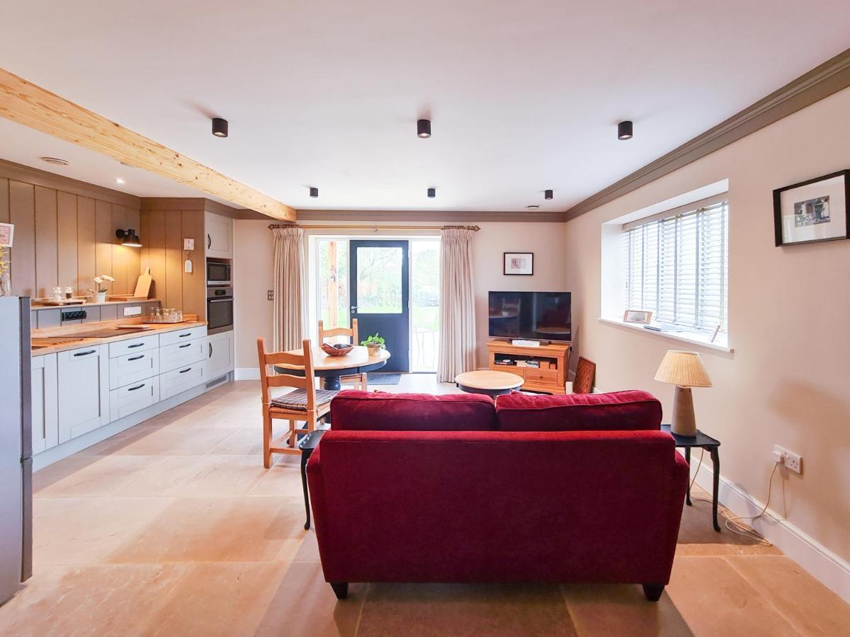 Luxury Lodge @ Ewen Barn - Private 5* Retreat 赛伦塞斯特 外观 照片