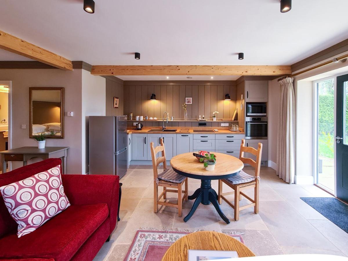 Luxury Lodge @ Ewen Barn - Private 5* Retreat 赛伦塞斯特 外观 照片