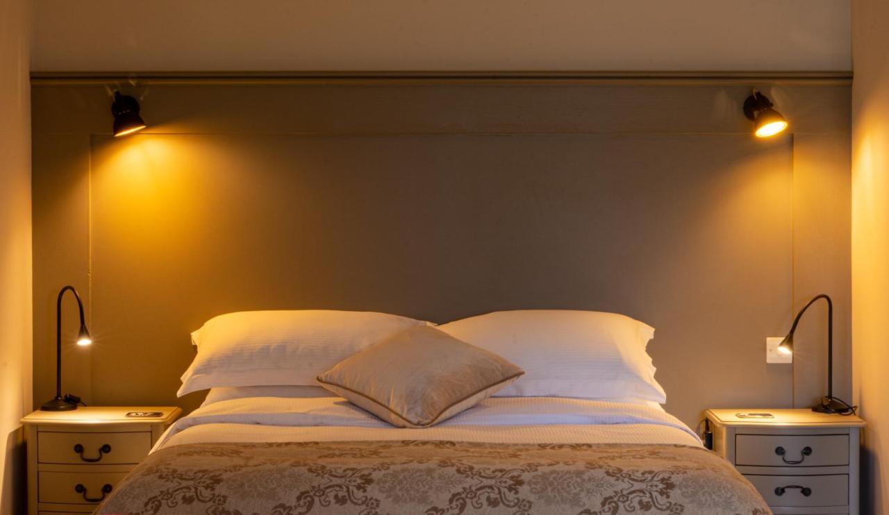 Luxury Lodge @ Ewen Barn - Private 5* Retreat 赛伦塞斯特 外观 照片