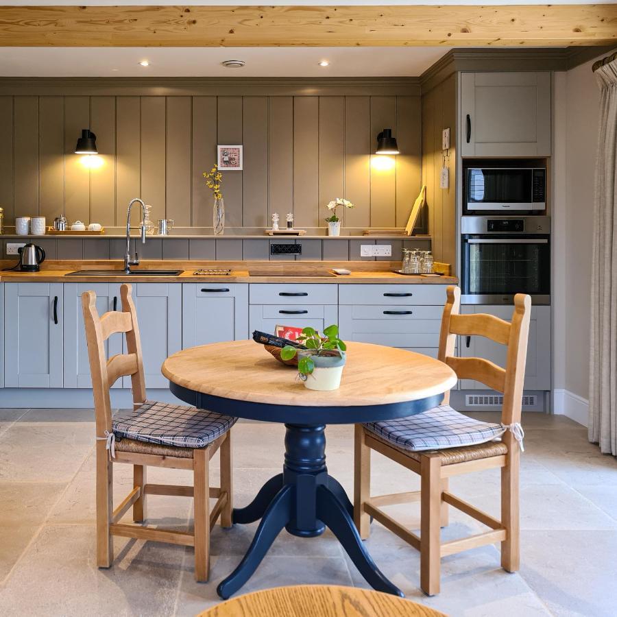 Luxury Lodge @ Ewen Barn - Private 5* Retreat 赛伦塞斯特 外观 照片